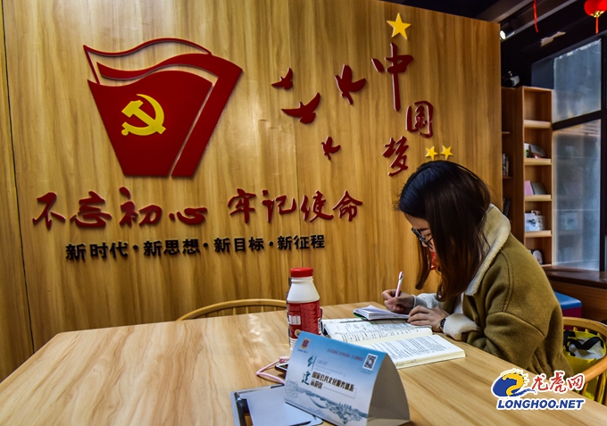 南京这家社区书房开设党建阅读专区 还可"外卖式"点书到家